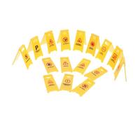 UKCOCO 16 Pièces Miniature Traffic Road Signs Set for Plastic Play Traffic Sign Models with Roadblocks and Parking Accessories Educational Toy for Boys and Cognitive Development