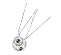 UKCOCO Lot de 2 Colliers de Couple Soleil et Lune en Alliage Sûr, Pendentifs Projection je T’aime en 100 Langues, Chaîne Magnétique pour Amoureux, Présent Romantique pour Lui, Bijou