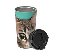 Un chat curieux transporte une tasse à café isotherme. Thermos élégant de 500 ml qui garde les boissons chaudes pendant des heures, parfait pour le café, le thé et plus encore.