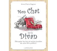 Un chat sur le divan