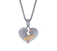 Un Coeur brisé avec Un Collier de Pansement Hip Hop Plein de Strass glacés Pierre d'argent d'or