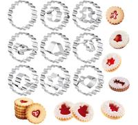 Un ensemble de 9 emporte-pièces de Noël en acier inoxydable, adaptés aux biscuits Linz, aux pâtisseries et aux biscuits au fromage.