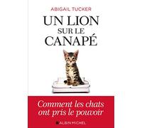 Un lion sur le canapé