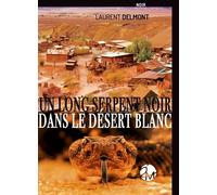 Un Long Serpent Noir Dans Le Désert Blanc