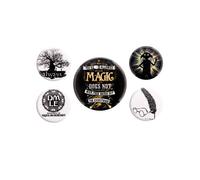 Un lot de badges de Harry Potter avec Harry Potter Symbols.