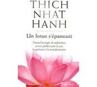 Un lotus s'épanouit Thich Nhât Hanh (Auteur), Le Village des Prunie (Traduction)