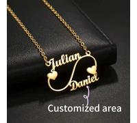 Un pendentif collier unique en forme de cœur Julian Daniel, élégant style boho en acier inoxydable plaqué or 18 carats avec un nom personnalisé. Convient pour les occasions quotidiennes et festives. C