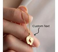 Un pendentif unique et charmant avec empreinte de pied personnalisable qui peut graver les noms anglais et les anniversaires des membres de la famille. C'est un accessoire de bijouterie soigneusement