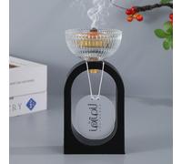 Un simple brûle-encens avec une étiquette suspendue présentant des caractères arabes. Support à encens, brûle-encens, parfum d'intérieur, décoration d'intérieur. Il convient à la décoration de la mais