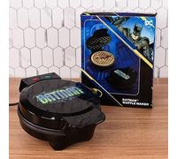 Uncanny Brands DC Comics Batman Game Over Gaufrier - Fait des gaufres Batman Insignia - Appareil de cuisine amusant - Antiadhésif, compact et facile à utiliser