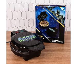 Uncanny Brands DC Comics Batman Game Over Gaufrier - Fait des gaufres Batman Insignia - Appareil de cuisine amusant - Antiadhésif, compact et facile à utiliser
