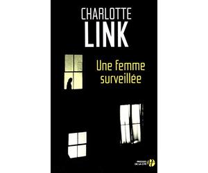 Une femme surveillée
