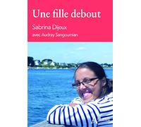 Une fille debout