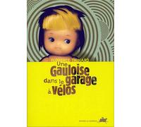 Une Gauloise Dans Le Garage À Vélos