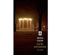 Une île, une forteresse Hélène Gaudy (Auteur)