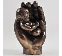 Une Petite Poignée en bronze coulé à froid, Sculpture de bébé - L'amour est Bleu Collection