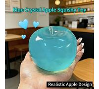 Une pomme en cristal bleu doux avec une peau ultra-fine et une texture lisse et souple. C'est un jouet balle anti-stress malléable ainsi qu'un jouet sensoriel tactile. Idéal pour la décoration de bure