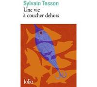 Sylvain Tesson – Une vie à coucher dehors – Gallimard