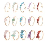 UNICRAFTALE 15 Pièces Bagues Pierre Cristal Chakra 3 Styles Doré Gemme Naturel Irrégulier Bijoux Fils Enroulés Perles Colorées Pierres Porte-Bonheur Pour Femmes Diamètre 18~18,5 mm