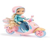 UNIQUE EYES, Poupée de 25 cm - Amy, avec Leur Regard Qui Te Suit des Yeux , avec Scooter, Jouet pour Enfants dès 3 Ans, GIOCHI PREZIOSI, MYM112