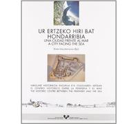 Ur ertzeko hiri bat. Hondarribia. Una ciudad frente al mar. A city facing the sea