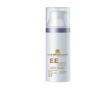 Utsukusy. Crème de jour teinte très efficace qui combine maquillage, soin du visage (hyaluron) et protection solaire (indice de protection solaire 50) pour les peaux sèches, grasses et sensibles