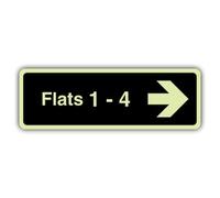 V Safety Flats 1-4 Panneau rigide double lueur 210 x 70 mm | Brille dans le noir | Plastique rigide double lueur | Signalisation de sécurité professionnelle - Fabriqué en Grande-Bretagne