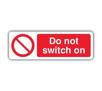 V Safety Panneau phosphorescent avec inscription « Do Not Switch On » - 300 x 100 mm - Vinyle autocollant phosphorescent standard - Signalisation d'interdiction - Fabriqué en Grande-Bretagne