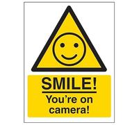 V Safety Warning - Smile ! You're on Camera! 100 x 150 mm - Panneau de sécurité en plastique rigide 2 mm