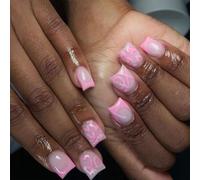 Valentin Presse Sur Des Ongles Styles Carrés Courts Nails Acryliques Avec Des Conceptions De Cœur Et De Lettres Artificielles Pour Les Femmes Françaises