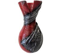 Vase artisanal rouge effet craquelé avec drapé de tissus gris