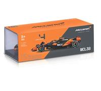 Bburago Race McLaren MCL38 avec casque, Norris #4 1:24 2024