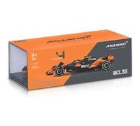 Bburago Race McLaren MCL38 avec casque, Norris #4 1:24 2024