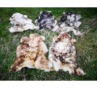 Véritable peau de mouton écologique Agneau flammé Jusqu'à 140cm 2ème choix Bonnes affaires 30x30cm rond plutôt foncé flammé