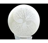 Véritable plaque de chargement en sélénite avec gravure « Yin-yang et arbre de vie » Ø 10,5 cm - 300 g - avec petit support en acrylique