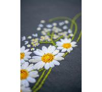 VERVACO Kit Broderie Pré-Imprimé Nappe MARGUERITES Complet Set DIY Adulte Decoration Table Manuelle Loisir Créatif Cadeau Femme ca. 80 x 80 cm Embroidery Patron, Couleurs variées