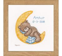 Vervaco Point De Croix Compté Kit DIY Cadeau Bebe Naissance Personnalisé POPCORN DORMANT SUR LA LUNE Tableau Complet Kit De Broderie Loisir Créatif Maison Décoration ca. 16 x 18 cm Cross Stitch