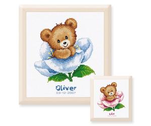 Vervaco Point De Croix Compté Kit DIY Cadeau Bebe Naissance Personnalisé UN OURS DOUCE Tableau Complet Kit De Broderie Loisir Créatif Maison Décoration ca. 20 x 22 cm Cross Stitch