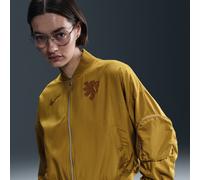 Veste aviateur oversize Nike Football Pays-Bas Essential pour femme Bronzine/Safety Orange/Noir XS (FR 34-36)