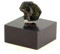 VESUVIANITE + CLINOCHLORE en provenance de FRANCE, Olmeta-di-Capocorso - Pierre Naturelle Rare et Unique, Cristal Vert Olive - 12.27 ct - Certificat d'Authenticité Inclus 21 x 15 x 6 mm Vert G