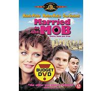 MARRIED TO THE MOB-VEUVE MAIS PAS TROP-BILINGUE