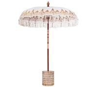 Parasol de patio balinais crème avec une base blanchi de 180 à 190 cm, fait main en coton et bois. Parfait pour l'été ! Utilisé à l'extérieur, il a un design durable avec une belle finition marron et