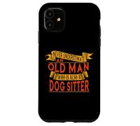 Vieil homme de chiens-gardien - ne le sous-estimez jamais Coque pour iPhone 11