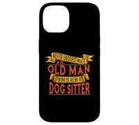 Vieil homme de chiens-gardien - ne le sous-estimez jamais Coque pour iPhone 14