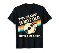 Vinyle d'anniversaire rétro This Granny is Not Old She's A Classic T-Shirt