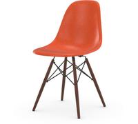 Vitra Chaise Eames en fibre de verre DSW - érable foncé - Red Orange