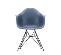 Chaise avec accoudoirs Eames Plastic DAR RE noir basic dark powder coated eiffel tower base/ felt gliders black