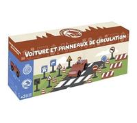 Voiture et panneaux de circulation