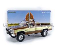Voiture Miniature de Collection GREENLIGHT COLLECTIBLES 1-18 - GMC K-2500 Sierra Grande Wideside - 1982 - Brown / White - 13560 - Metal G