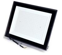 VoltShine Projecteur LED 200W 4000K : illumine vos espaces avec puissance et efficacité. Sa lumière blanche brillante est idéale pour l'extérieur, offrant une grande visibilité et une faible
